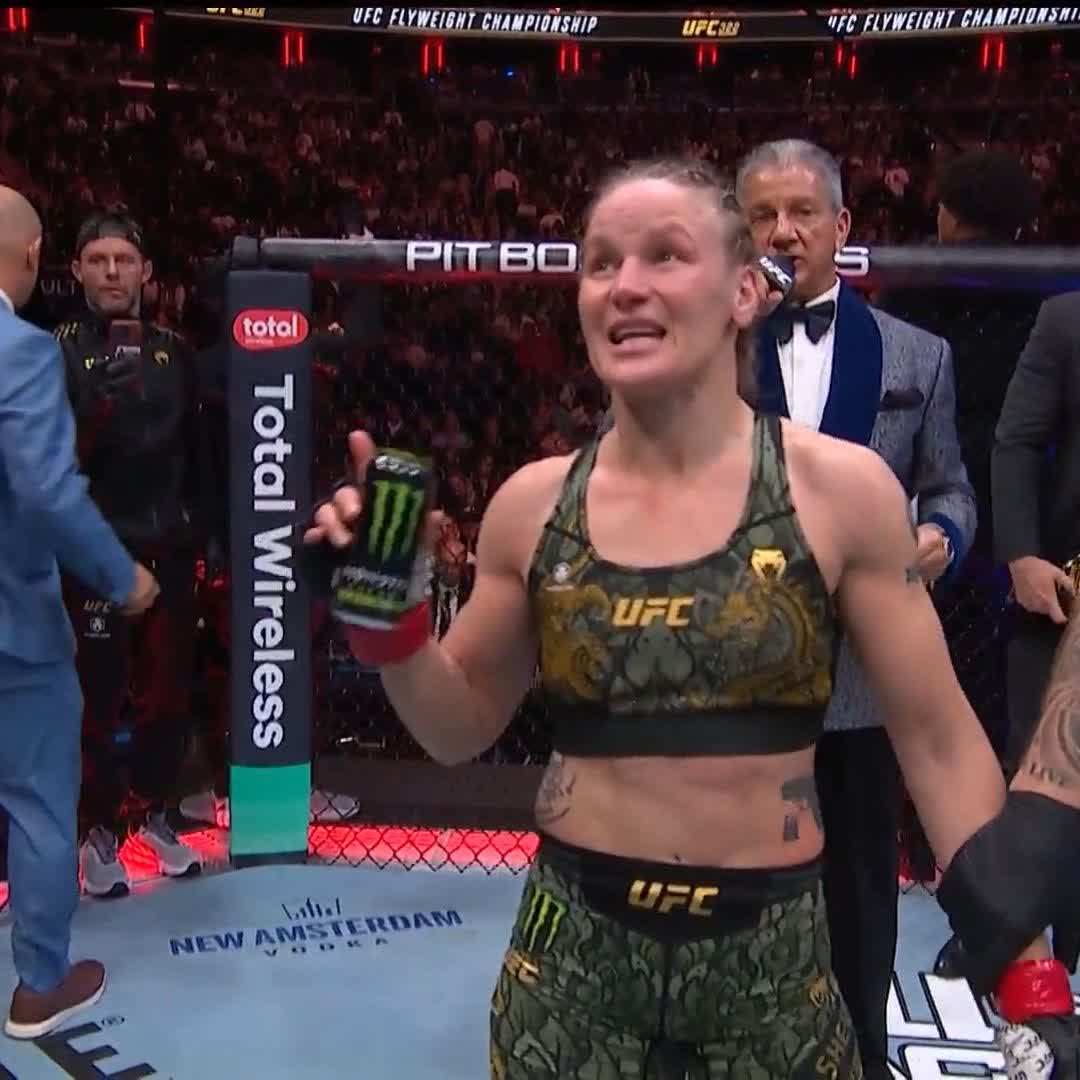 Dominante victoria de la monarca Valentina The Bullet Shevchenko 👑 #VeChain #UFC322