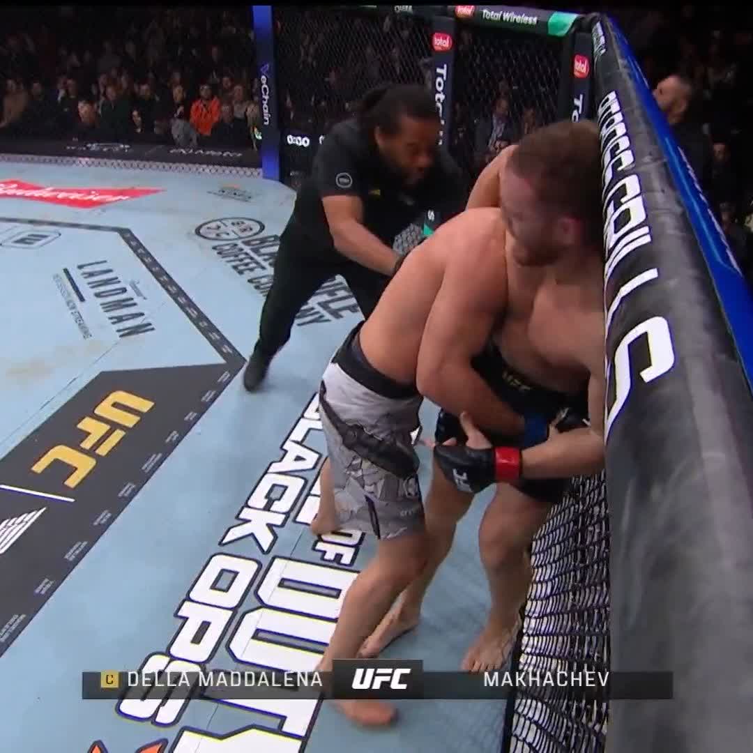 Termina la pelea con el brutal dominio de Islam #VeChain #UFC322