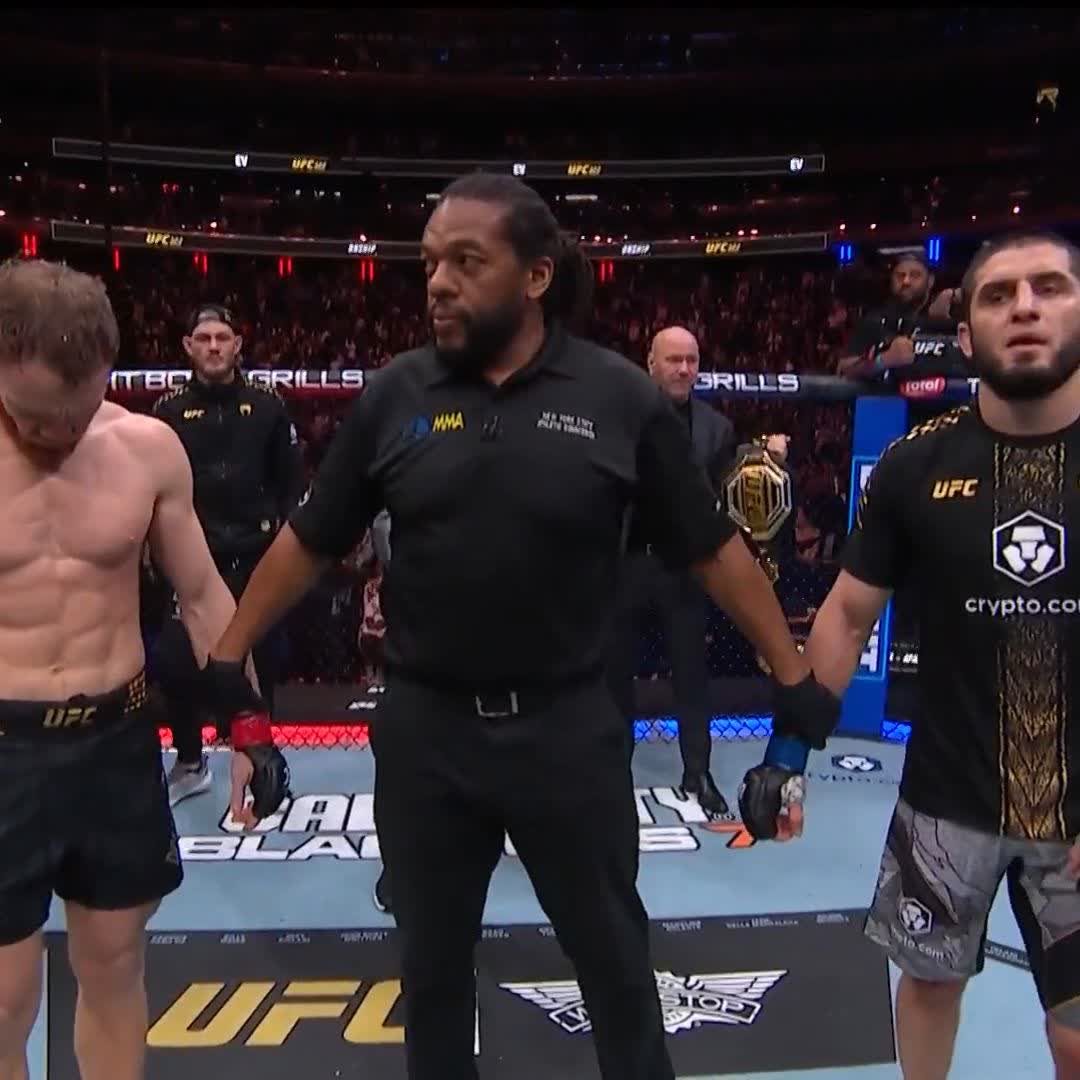 🚨 Señoras y señores, esto es historia 🚨 Makhachev Islam se convierte en doble campeón de UFC ⚠️ #VeChain #UFC322