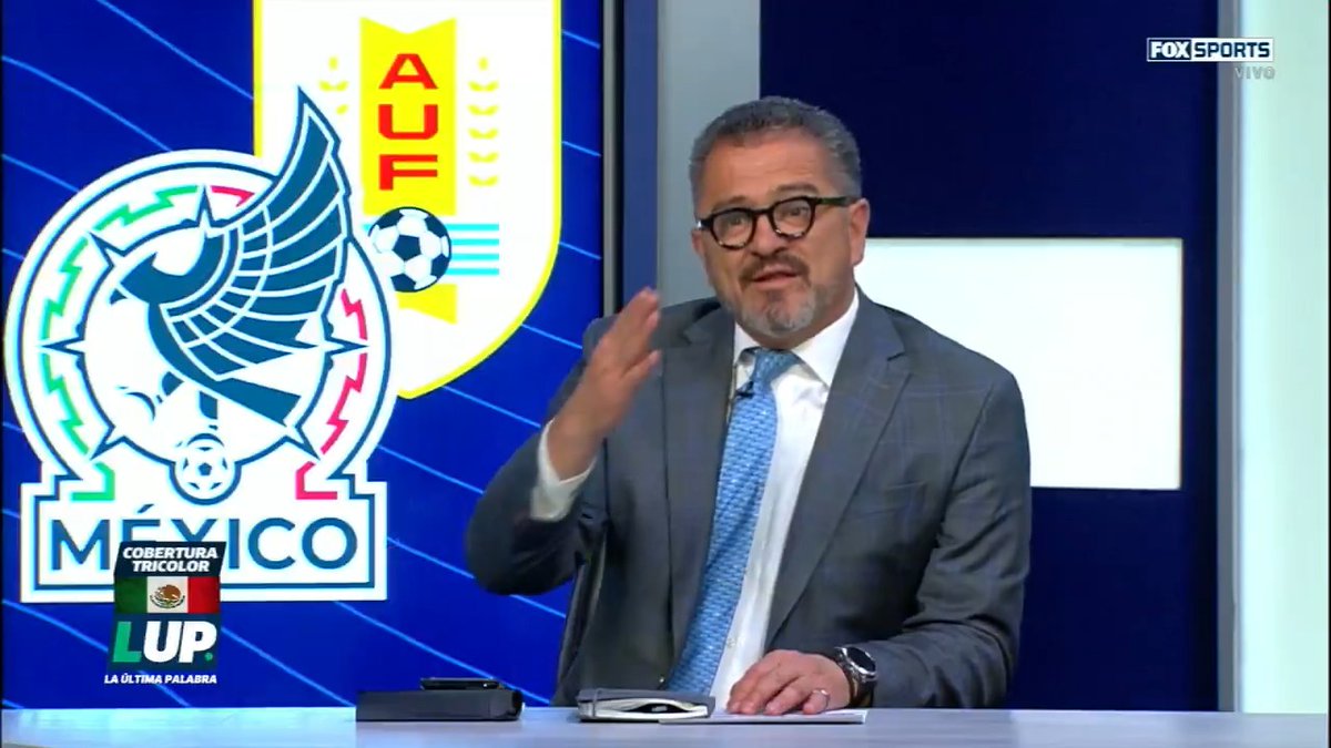 "LA GENTE DE TORREÓN DEBERÍA ESTAR AGRADECIDA DE QUE LES LLEVEN UN PARTIDO DE LA SELECCIÓN, PORQUE SU EQUIPO NO LES DA NADA" 😬 #LUP | El mensaje de Carlos Hermosillo para la gente que abucheó al Tricolor en el TSM.