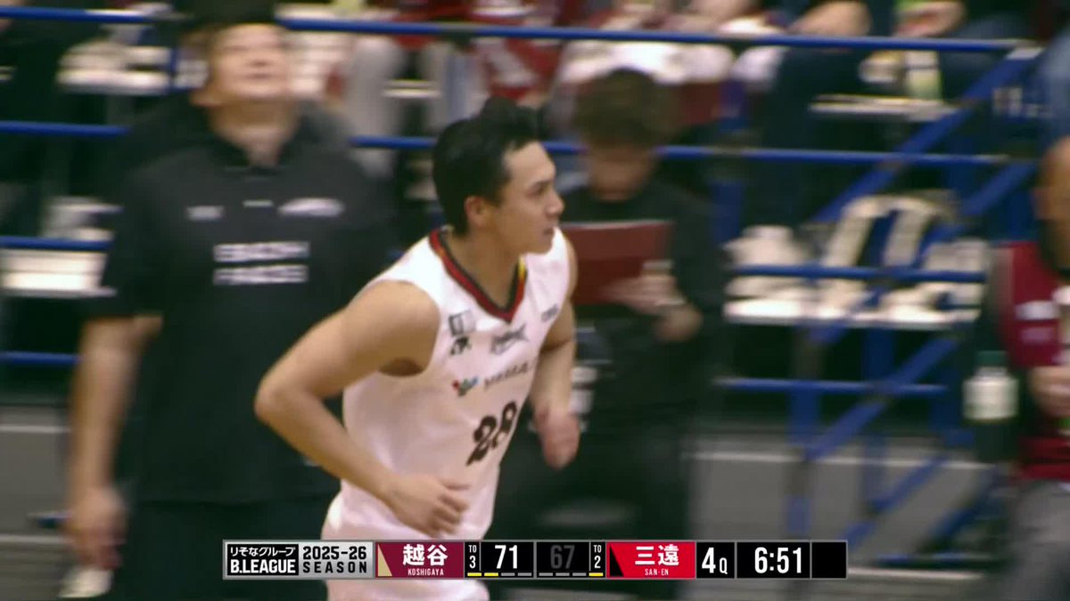 自らとーーる😤 三遠#28 津屋が自分でフォロー! 津屋一球 三遠ネオフェニックス🐤🔥SAN-EN NEOPHOENIX 📡バスケットLIVEで生配信中 #Bリーグ #りそなグループ