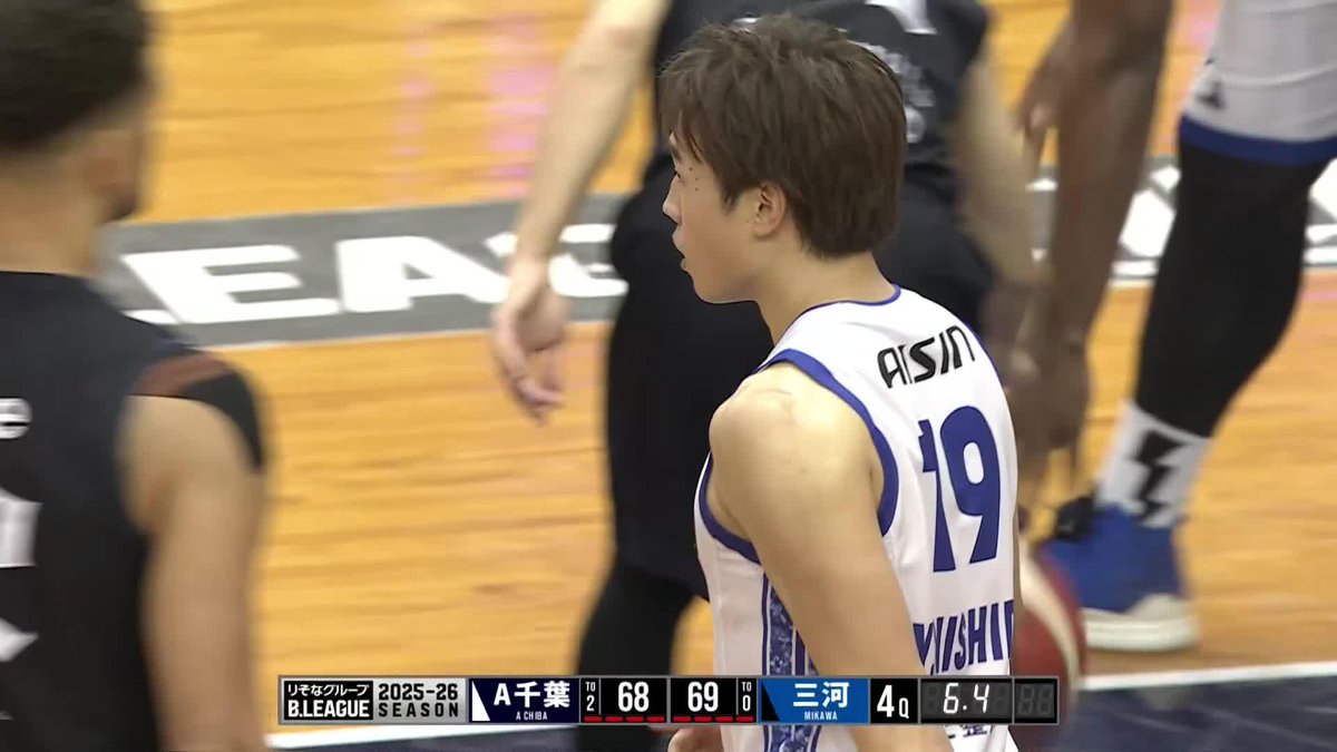 #19 西田優大が逆転の得点❗️高さのある相手に体を当てる😈😈 4Q 残り0:06 A千葉 68-69 三河 📡B.LEAGUE全試合見放題なのは「バスケットLIVE」だけ! #シーホース三河 #BUMP