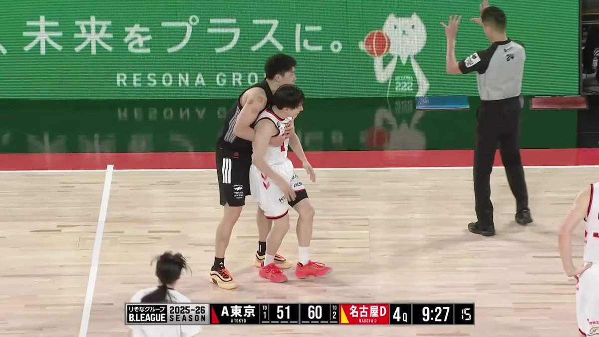 激闘の中でもスポーツマンシップとリスペクトを忘れず🤝 齋藤 拓実 名古屋ダイヤモンドドルフィンズ 公式 安藤 周人(Shuto Ando) アルバルク東京【ALVARK TOKYO】 📡バスケットLIVEで生配信中 #Bリーグ #りそなグループ