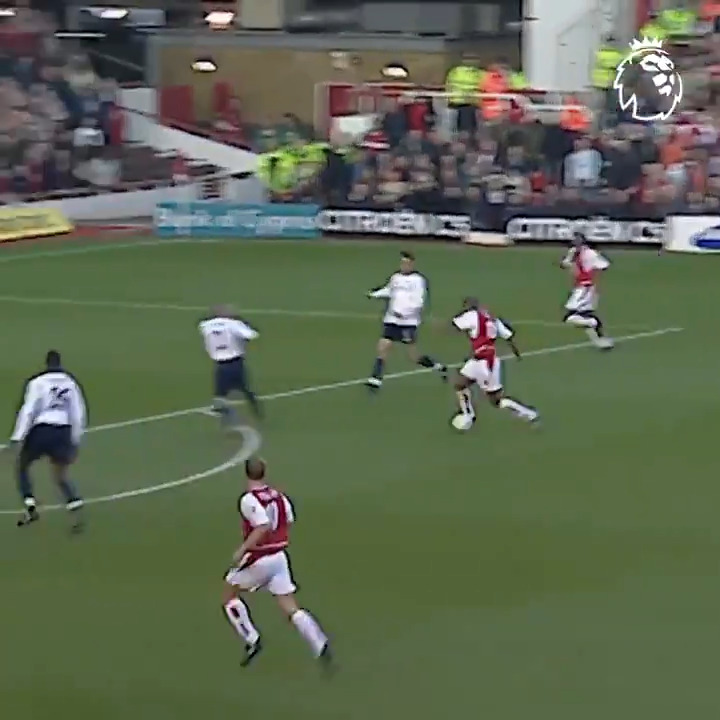 On this day in 2002: Thierry Henry scored THAT solo goal in Arsenal’s 3-0 win over Tottenham at Highbury. 👑 🔴 Henry (14’) 🔴 Ljungberg (55’) 🔴 Wiltord (71’) 🗣️ “In case you hadn’t noticed, Arsène’s Arsenal are back in business.” 😤