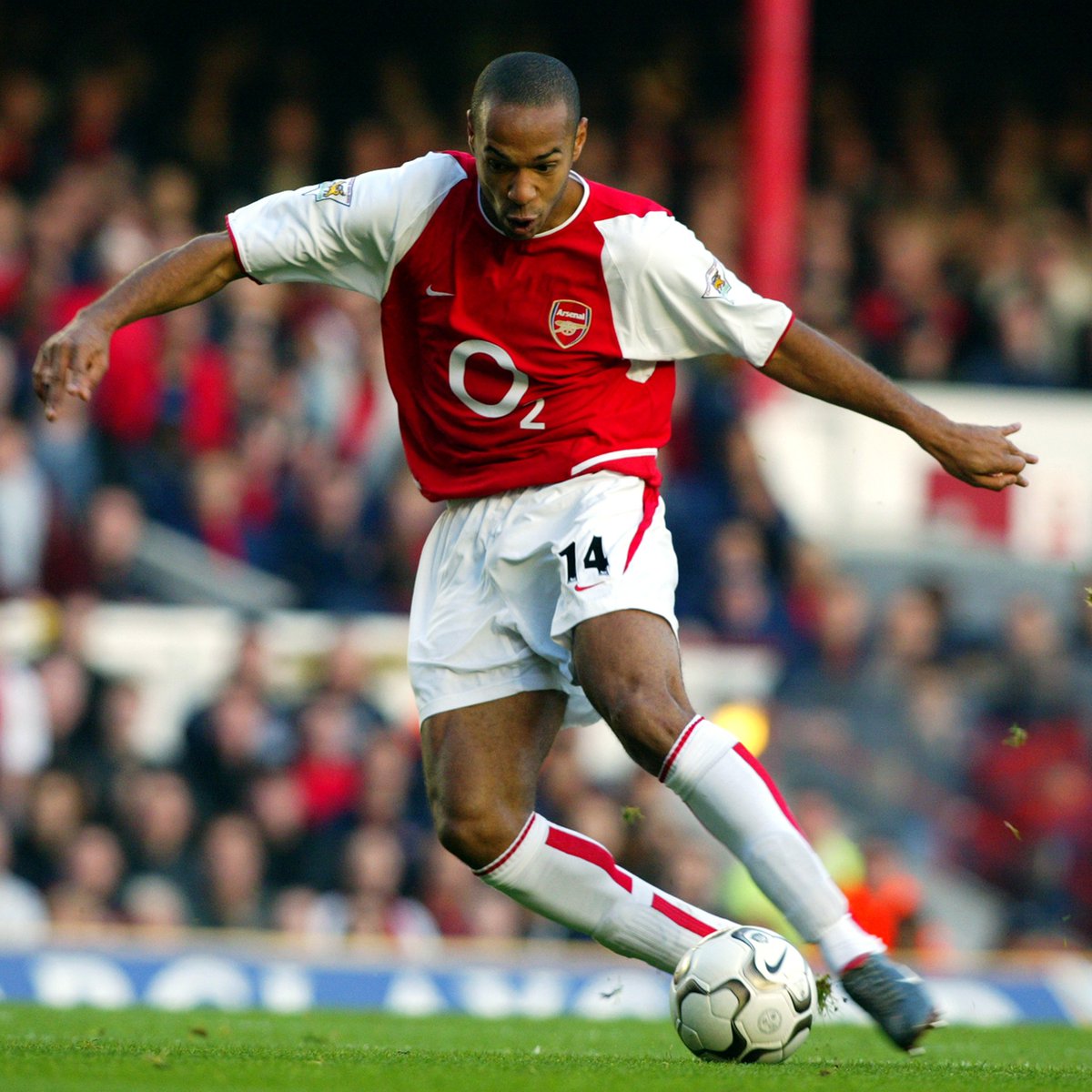🗓️ On this day in 2002... The run. The finish. The celebration. Thierry Henry 👑