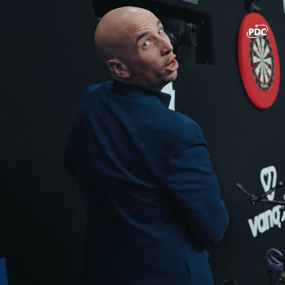 As the tournament reaches its climax, Johnny Mac gets a helping hand from lewis jones ahead of the final... 🤣