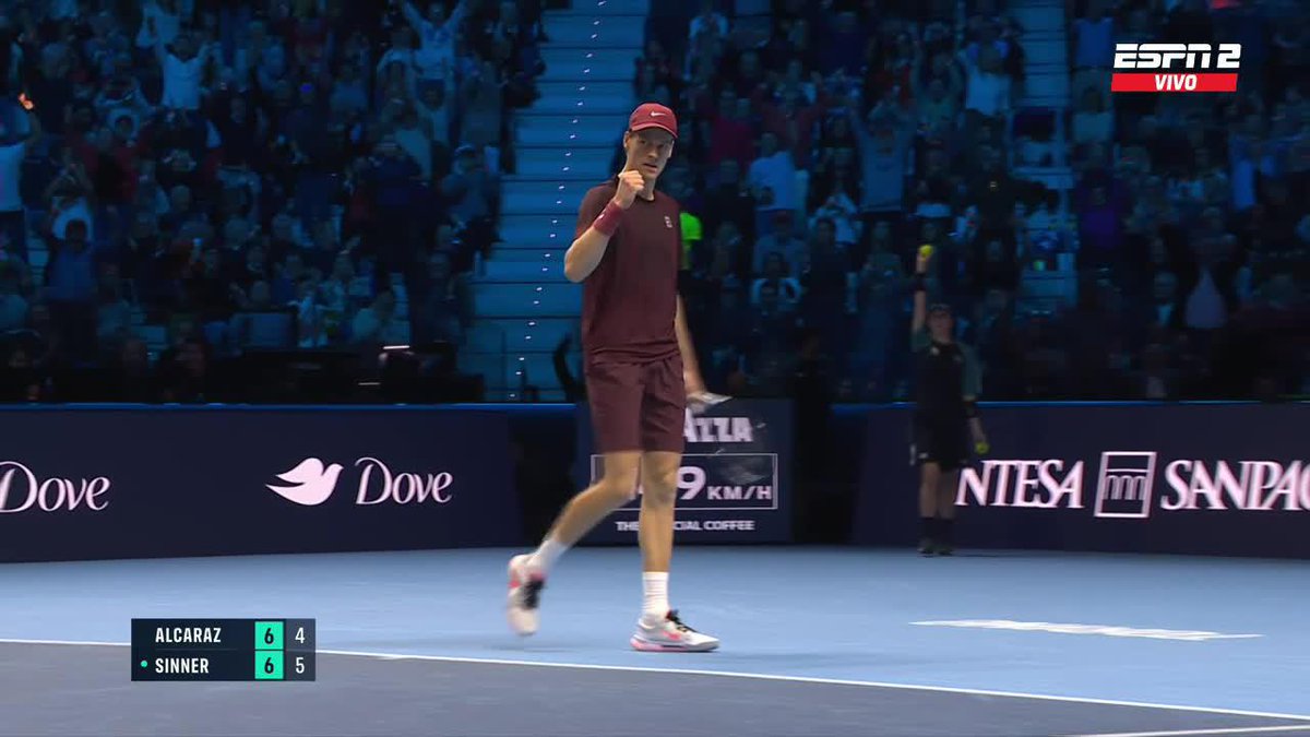 ¡UN GLOBO PERFECTO CON LA FIRMA DE JANNIK SINNER! 🎈🇮🇹 📺 Mirá las #ATPFinals en el Plan Premium de #DisneyPlus.