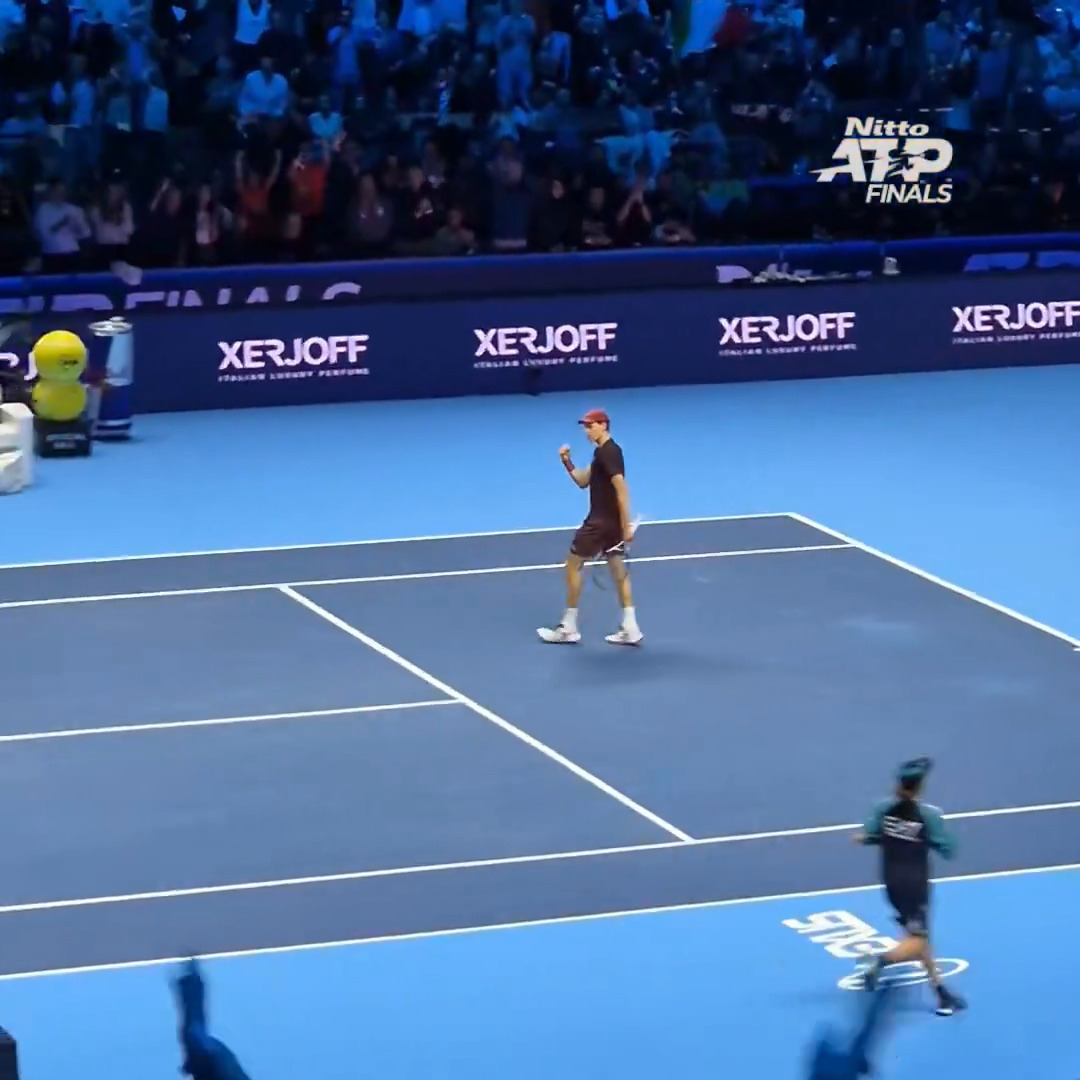 The crowdโs reaction after Jannik Sinner won the first set against Carlos Alcaraz in Turin. Incredible atmosphere. ๐ฎ๐นโค๏ธ