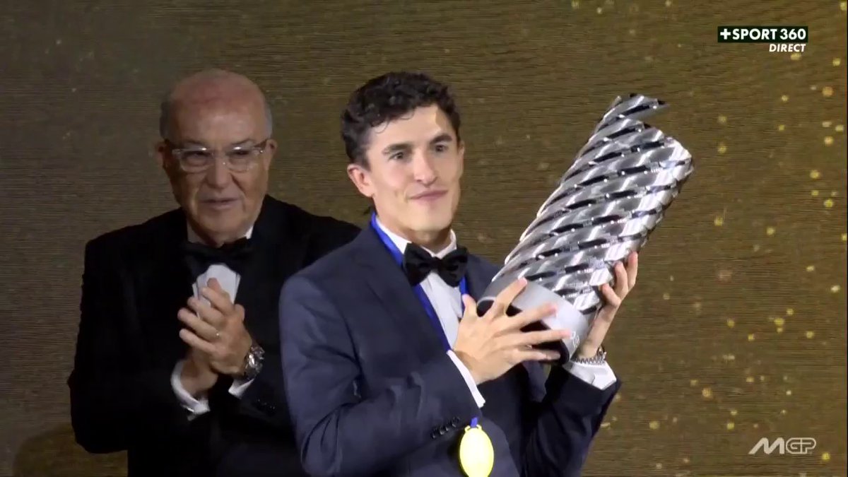🗣️ "Ne jamais abandonner !" Marc Márquez célèbre son 7e titre mondial en catégorie reine 🤩 #MotoGPAwards25 #MotoGP