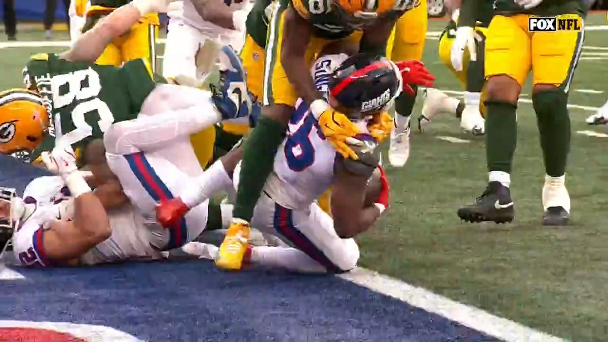 Devin Singletary finds the end zone ‼️ 📺: FOX