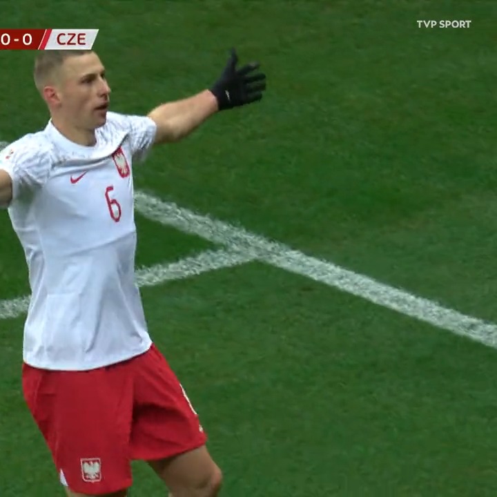 Jakub Piotrowski strzela swojego pierwszego gola dla reprezentacji. #2latatemu