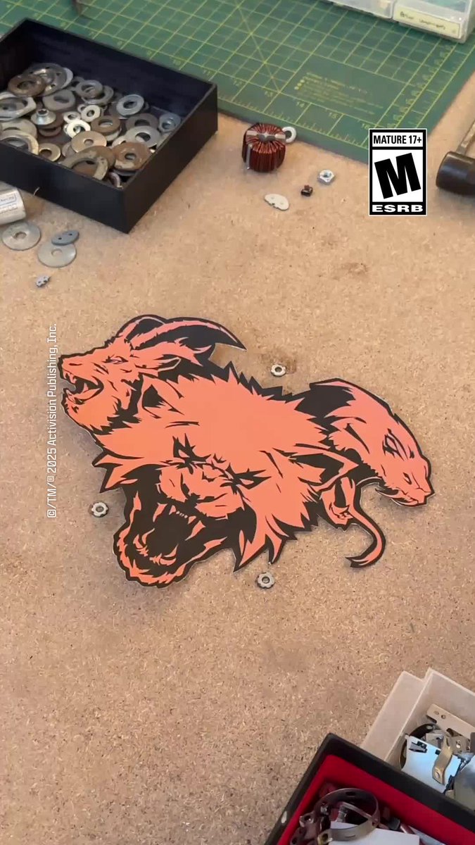 When tech meets talent ⚙️ Zak Miskry Creations recycles salvaged electronics parts into an impressive #BlackOps7 chimera.