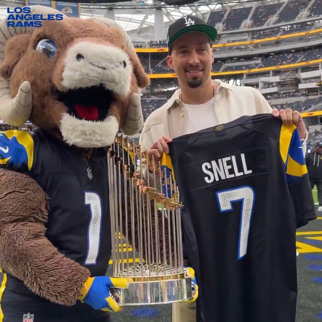WORLD CHAMPS IN THE BUILDING! @dodgers 🤝 #RamsHouse