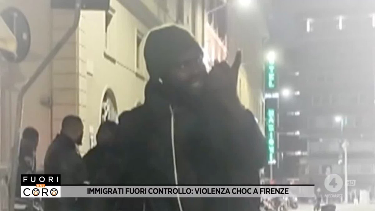 Aggrediti a #Firenze da un immigrato che, senza motivo, ha innescato una rissa contro di noi, richiamando altri malviventi. Il servizio completo di Cristina Mastrandrea a #Fuoridalcoro è su Mediaset Infinity