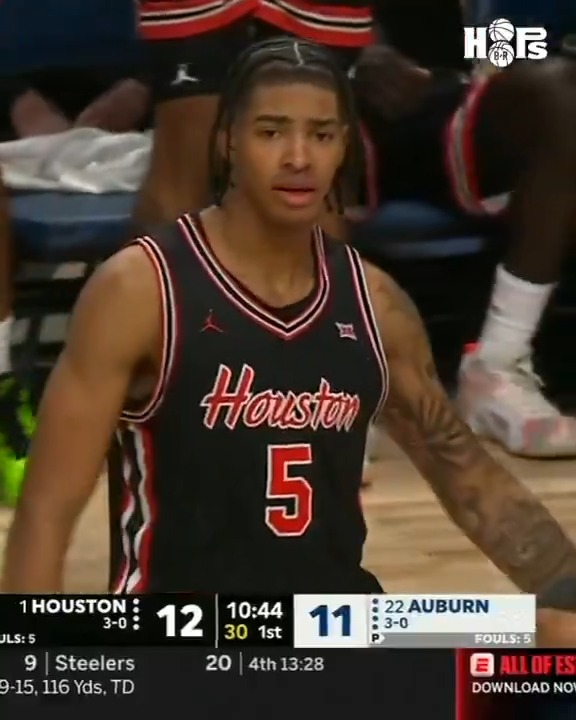 Houston freshman big man Chris Cenac Jr. in a big win against No. 22 Auburn: 18 PTS | 8-10 FG | 2-3 3PT | 9 REB