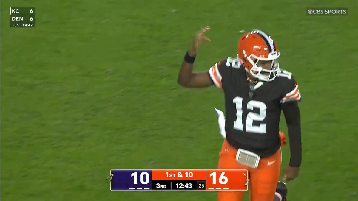 🚨🚨BREAKING🚨🚨 #BROWNS FANS JUST GAVE A STANDING OVATION FOR SHEDEUR SANDERS AS HE ENTERS AN #NFL GAME FOR THE FIRST TIME. The building is literally shaking, and the fans are going crazy. Shedeur Time has arrived.