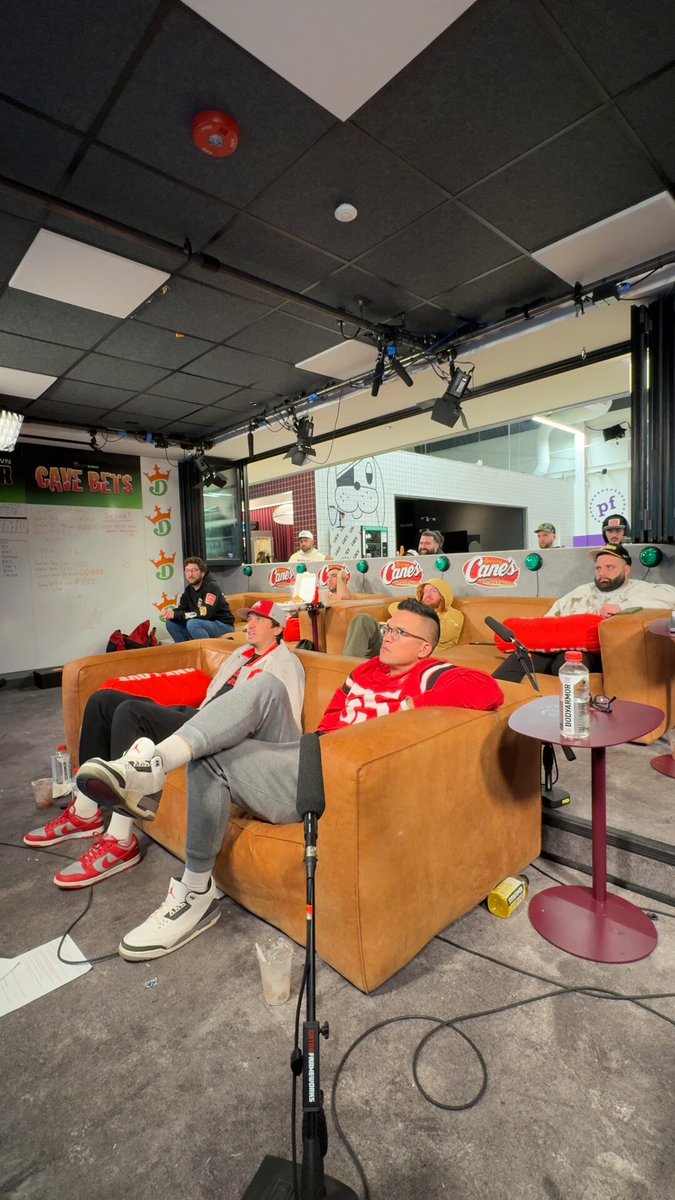 Sam Darnold just threw his fourth interception of the game #BarstoolGOTW