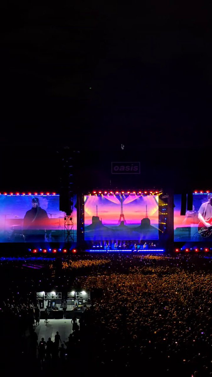 Mirá lo que fue este cierre con "Champagne Supernova", por el amor de dios. En ese momento ya había llorado 200 veces en total, por dios, que noche inolvidable ❤️