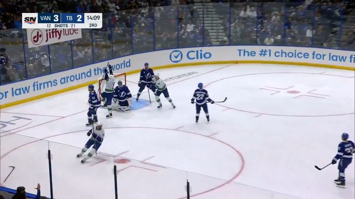 Just what the DOC ordered. 🤌 That's three unanswered goals in 1:40!