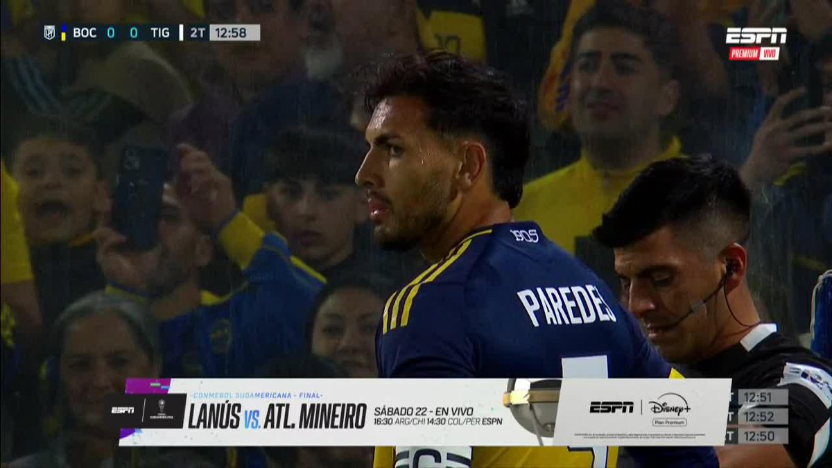 😅🗣️ LEANDRO PAREDES, CANTANDO A LA PAR DE LA HINCHADA DE BOCA, ANTES DE PATEAR UN CÓRNER VS TIGRE.
