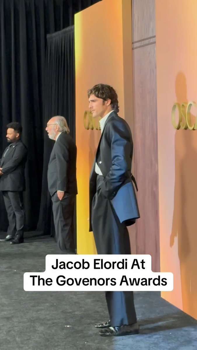 #Frankenstein star Jacob Elordi walks the red carpet at the Governors Awards.