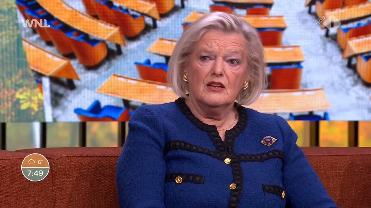 Voormalig VVD-politica Ankie Broekers-Knol vindt het niet goed dat de VVD niet aan tafel zit bij de kabinetsonderhandelingen. "Ik vind het een slecht advies van Koolmees. De VVD had daarbij gemoeten." #WNL