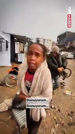 "Donuyorum..." Gazzeli küçük kızın gözyaşları.