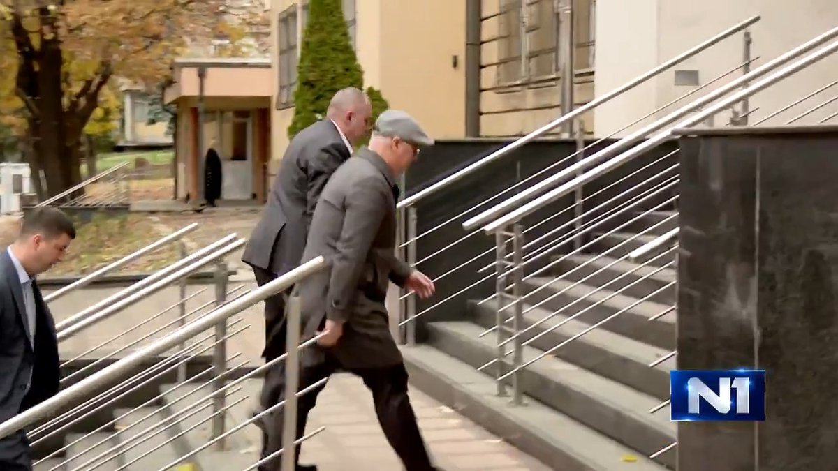 Bivši ministar građevinarstva Goran Vesić stigao je u Tužilaštvo za organizovani kriminal gde mu je za danas zakazano saslušanje.