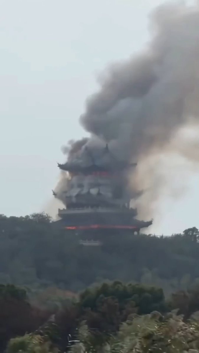Acusan a un turista por el incendio de un templo en China Un turista habría causado un incendio en un templo en China, al usar velas e incienso de manera imprudente. El lugar tiene un valor simbólico por su milenaria historia.