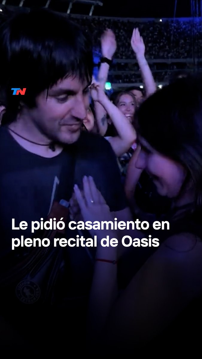 😍Le pidió casamiento a su novia en medio del recital de Oasis: el joven sacó el anillo mientras sonaba "Slide Away". Todo fue pura ternura y alegría ¡No se lo olvidan más!🥰