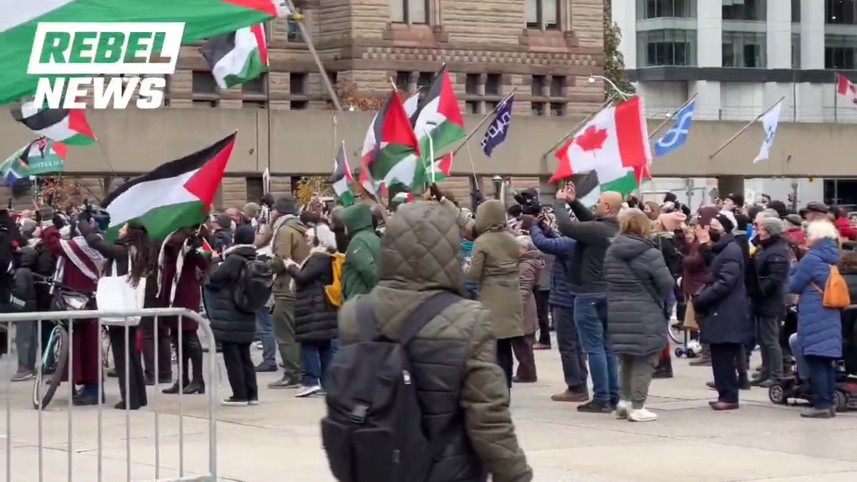 WATCH: The moment the Palestinian flag is raised at Toronto City Hall, a decision approved after the Carney Liberals recognized Palestine, rewarding Hamas for its Oct. 7 terror attack.