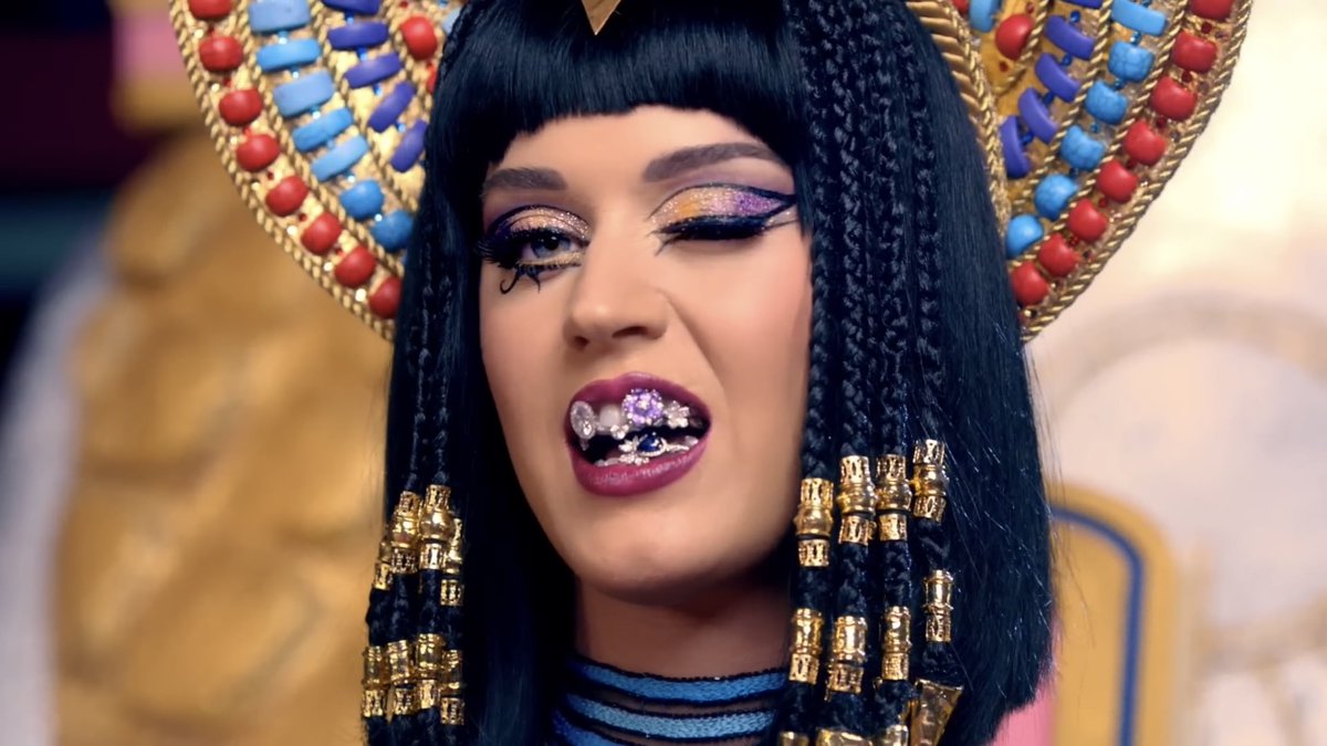 Who else remember this ICONIC teaser ????