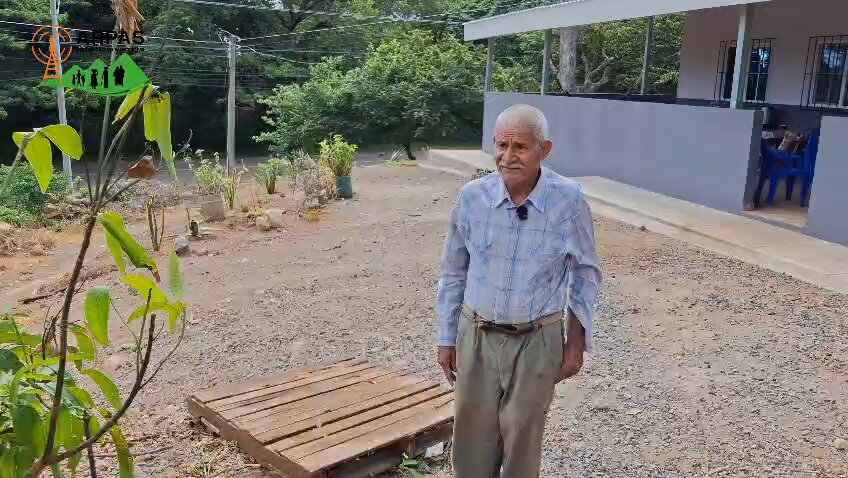 #DesalojosSV| Elmer Martínez, desalojado de su vivienda en Flor de Mangle, La Unión, por la construcción del Aeropuerto del Pacífico, expresó que la casa que recibió como compensación por sus tierras ya presenta daños estructurales a pocos meses de haber sido habitada.