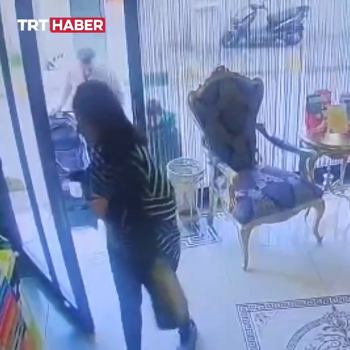 İstanbul'da zehirlenerek hayatını kaybeden Böcek ailesinin otele girdiği anlara ait görüntüler ortaya çıktı.