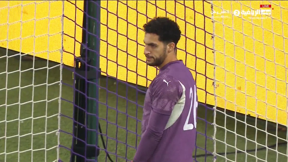مصطفى شوبير ينال تحية لاعبي كاب فيردي بعد هذا الأداء! 🌟 منتخب مصر يحصد المركز الثالث في بطولة العين الدولية بعد الفوز بركلات الترجيح 🇪🇬✅ #مصر_كاب_فيردي