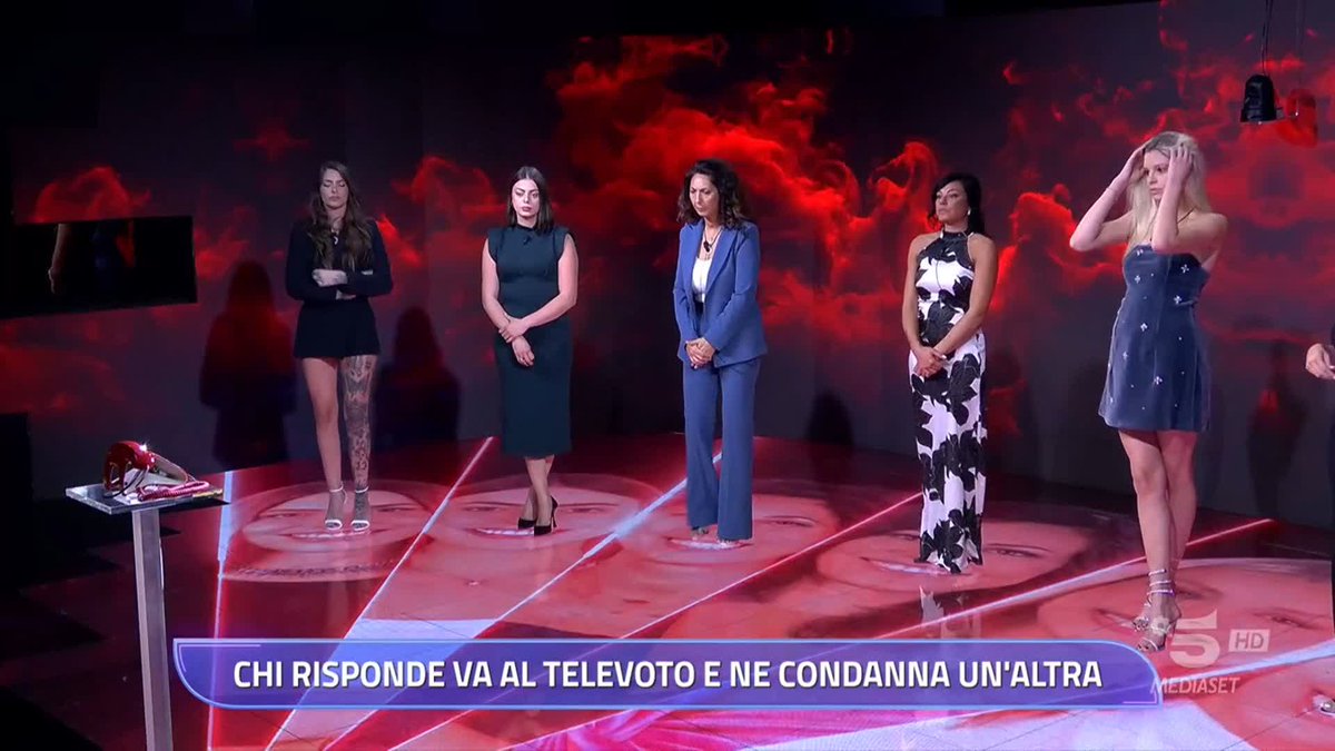 Un telefono che squilla, un destino da cui non si può scappare 🔥 Anita e Ivana sono al televoto flash #GrandeFratello