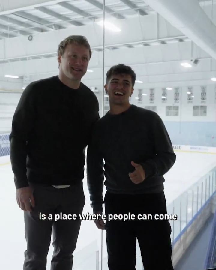 “Here at our rink, people are welcome & people are included“ Kris & Sam, players from the Toronto Gay Hockey Association, stopped by practice and met with Morgan Rielly and Scott Laughton Presented by Rogers | #LeafsForever