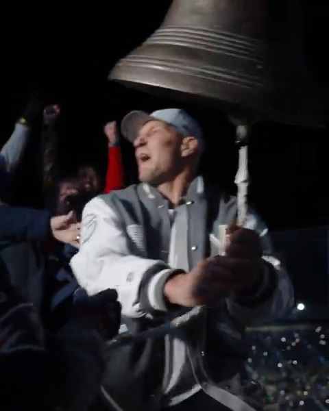 CRACK THE BELL 🗣️ CRACK THE BELL 🗣️ Full behind the scenes of Rob Gronkowski's retirement visit:
