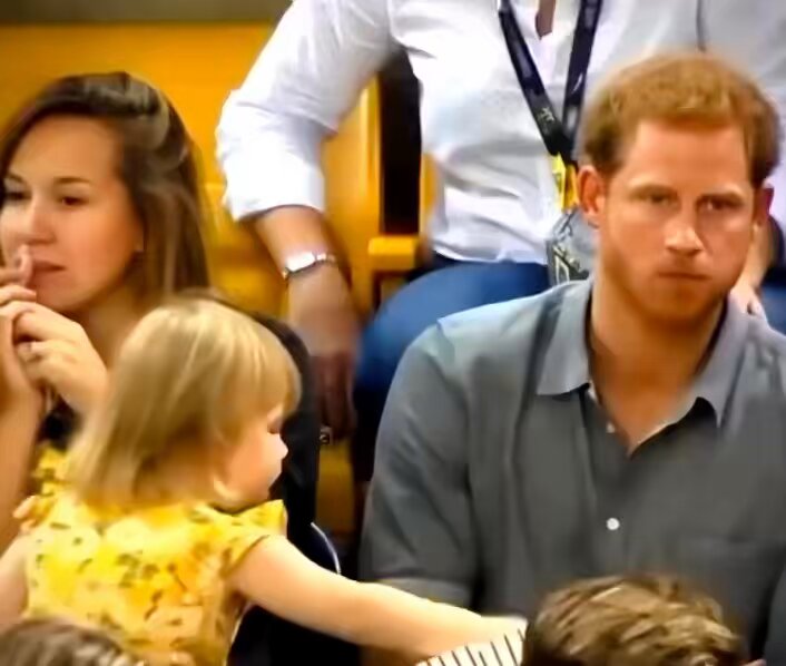 Prince Harry catches young girl "stealing" his popcorn at Invictus Games