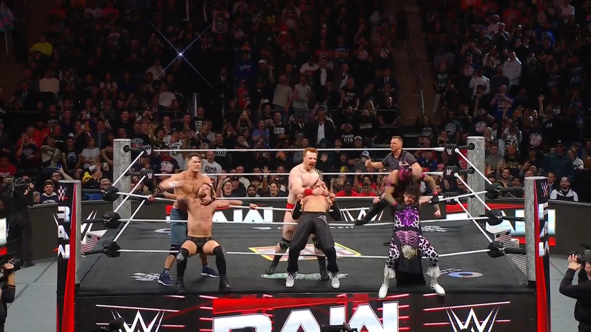 WHAT. A. MOMENT. MSG just became unglued!!!