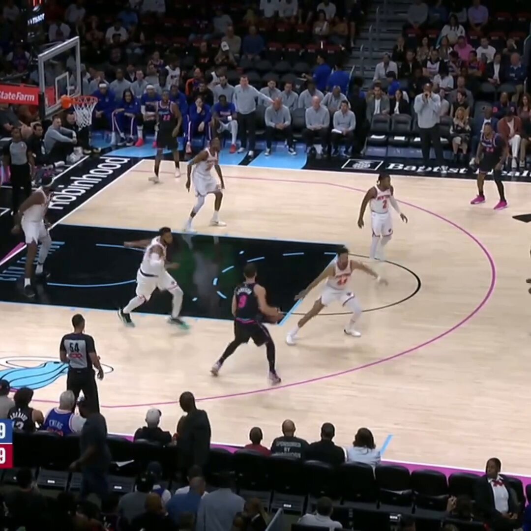 "They don't wanna show it because it's a bad call" –– KAT–before a series of questionable calls by the refs that led to a Josh Hart T for complaining