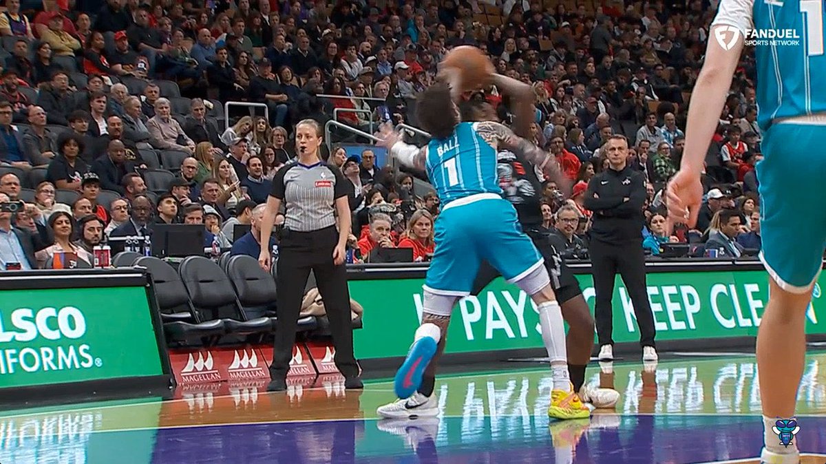 LaMelo Ball was elbowed across the face, resulting in a bloody nose... ref looked right at it, but didn't call it. 😐