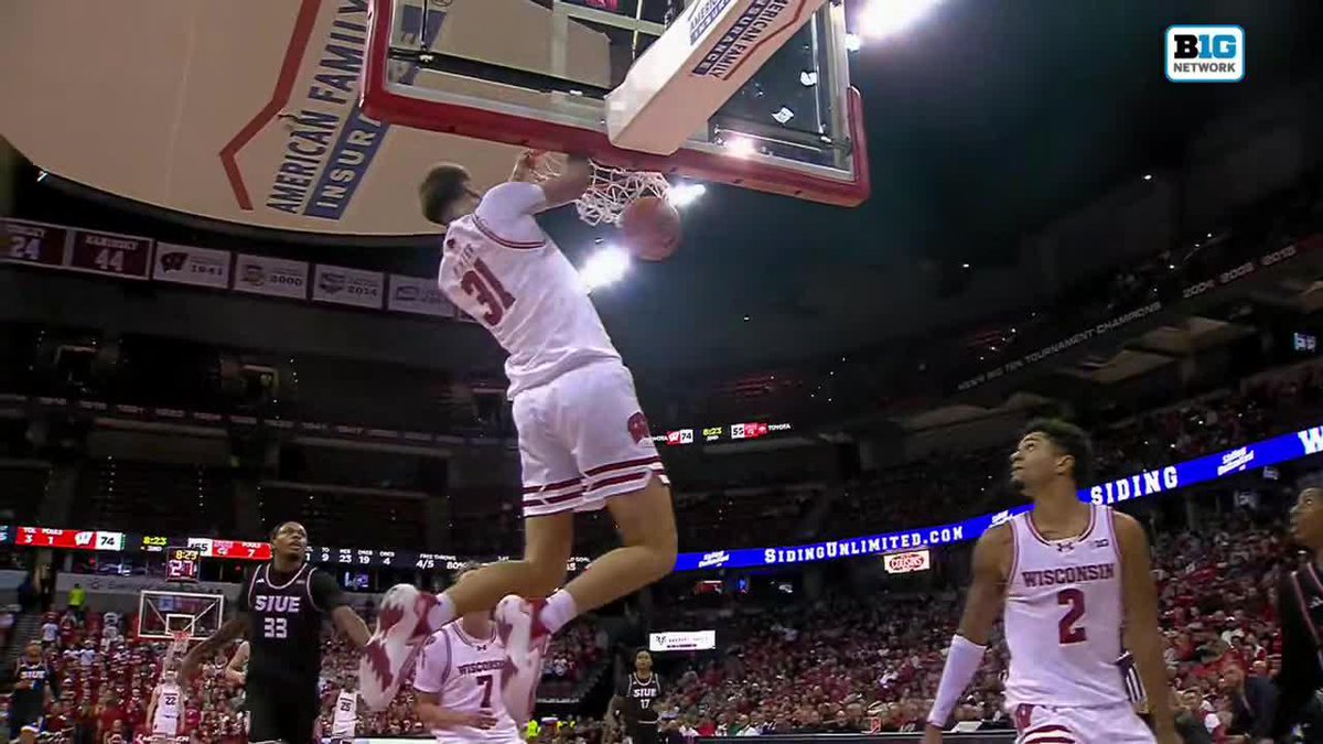 Boyd ↗️ Winter We recommend you stay for all the replays of this Wisconsin Basketball alley-oop 👀 📺: BTN