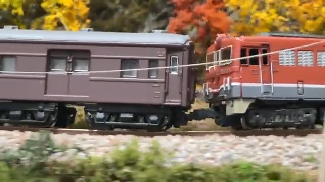 きょうは #電線の日 だそうです。 汽車の窓から見えるあの電線の上下移動、ずっと見てしまいますよね! #鉄道模型 #Nゲージ #Bトレ #ジオラマ