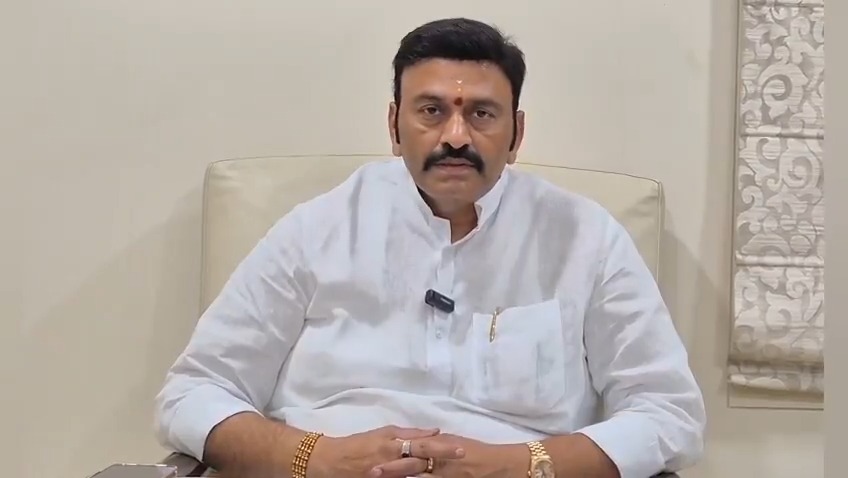 ప్రజలందరికీ నా విజ్ఞప్తి... సొంత స్థలములో లేదా ప్రభుత్వం నుండి పొందిన పట్టా స్థలములో ఇల్లు నిర్మించుకోవాలనుకునే అర్హులైన లబ్ధిదారులకు, కేంద్ర మరియు రాష్ట్ర ప్రభుత్వాలు సంయుక్తంగా “ప్రధాన మంత్రి ఆవాస్ యోజన (PMAY)” పథకం ద్వారా రూ.2,50,000/- ఆర్థిక సహాయం అందించడం జరుగుతుంది. అర్హులైన వారు తమ వివరాలను గ్రామ/మున్సిపల్ వార్డు సచివాలయములలో మీ వివరాలు నమోదు చేసుకోవలసిందిగా నా మనవి. ప్రతి ఒక్కరికీ సొంత ఇంటి కలను నెరవేర్చాలనే గౌరవ ముఖ్యమంత్రి శ్రీ N Chandrababu Naidu గారి సంకల్పానికి మన వంతుగా నవంబర్ 30 వ తేదీ లోపు మీ వివరాలు నమోదు చేసుకోవాలని కోరుతున్నాను. #IdhiManchiPrabhutvam
