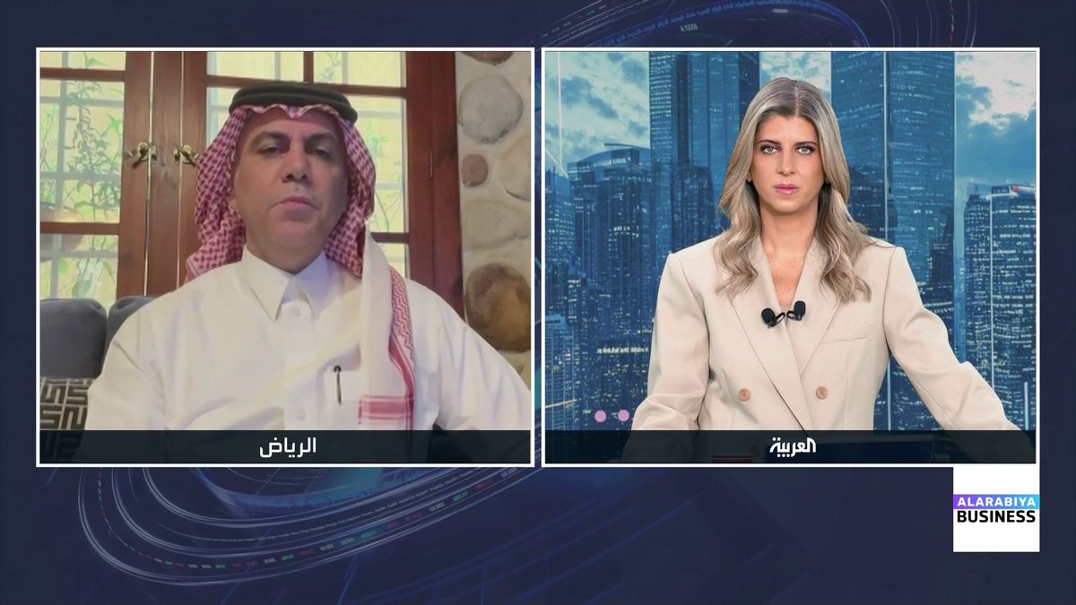 مدير تحرير الاقتصاد في صحيفة الرياض خالد الربيش لـ "العربية Business": 📌 الإعلان عن نظام ترميز الملكيات العقارية سيُطبق فعلياً في السوق العقاري العام المقبل 📌 الفكرة تعتمد على تحويل بيانات الأصول العقارية إلى تقنية مشفرة لقراءة الملكيات آلياً 📌 حجم السوق العقاري المرتبط بهذا النظام يُقدّر حالياً بـ1 ترليون دولار ومن المتوقع أن يصل إلى 10 ترليون دولار بحلول 2030 📌 النظام يتيح للمستثمرين والملاك التملك الجزئي أو الكامل لأي أصل عقاري بعد ترميزه 📌 دخول الأصول العقارية في السوق الثانوية يعزز السيولة، الشفافية، والحوكمة 📌 النظام سيكون خياراً مهماً لشركات التطوير العقاري والمشاريع الكبرى لتحويل الأصول واستغلال السيولة 📌 تطبيق الترميز لا يقتصر على العقارات، بل يمكن أن يمتد ليشمل أصولاً عالية القيمة مثل اللوحات الفنية خالد الربيش Lara Habib Chamat لارا حبيب شامات #افتتاح_الأسواق #العربية_Business