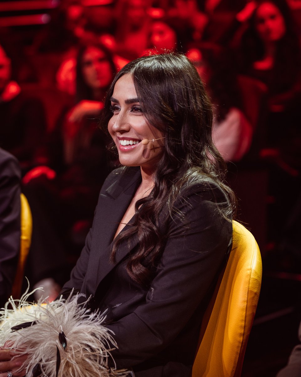Abbiamo conosciuto le prime tre semifinaliste di #SanremoGiovani 😍 Per scoprire i prossimi nomi ci vediamo oggi, martedì 18 novembre, in seconda serata su Rai2, RaiPlay e Rai Radio2 #Sanremo2026