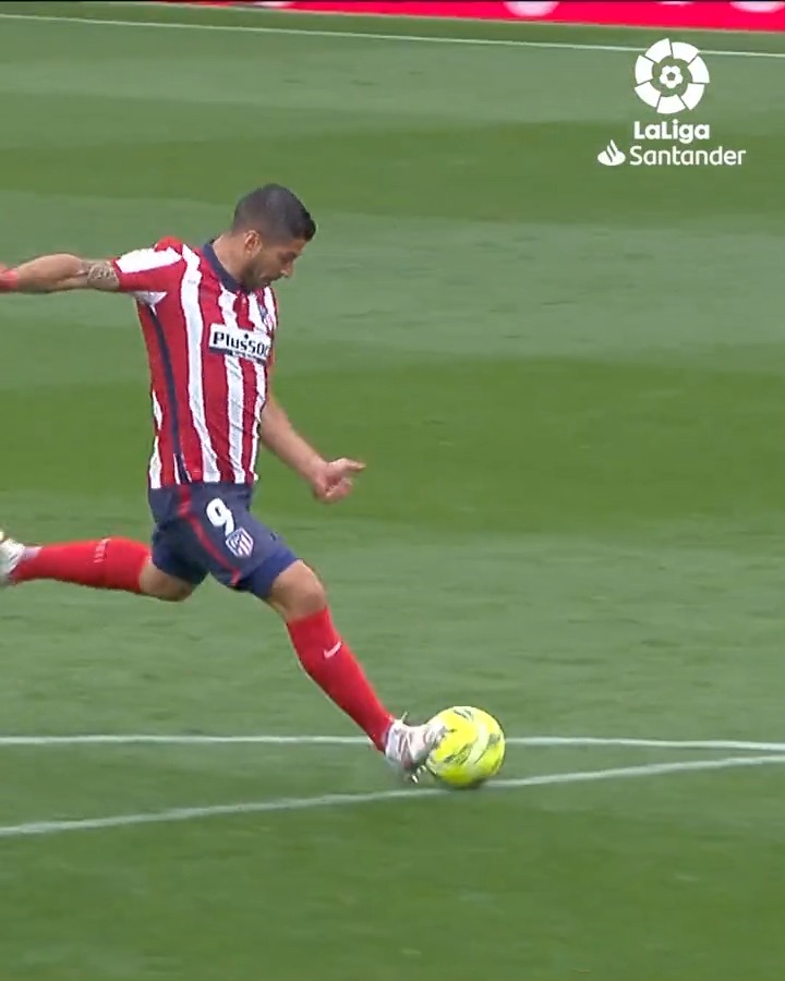 Periodista: ¿La victoria más memorable? Luis Suárez: “La que hicimos con el Atlético contra el Valladolid que nos dio el título de liga”. LEYENDA, Luis Suárez