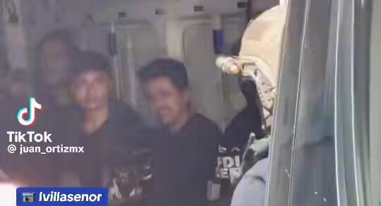 Que PLACER dan estas imagenes. Los miserables que trataron de dar un golpe de estado y matar a nuestros policías están pagando por sus crímenes. ¡Estado de derecho! Con esa mano dura que le encanta a la fachiza ¿o no?