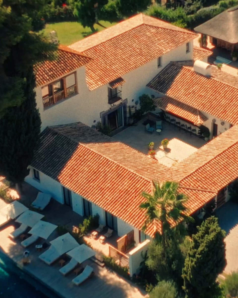 Sun, sea and asphalt. BUGATTI enthusiasts experience Andalusia the BUGATTI way. #BUGATTI
